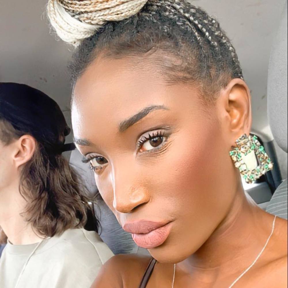 Meet your Posher, Davinya